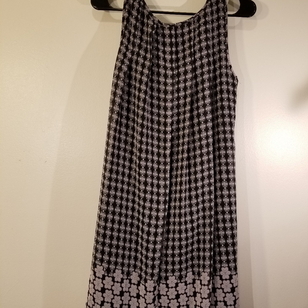 MAX STUDIO Black floral design   Size medium.   Rdd